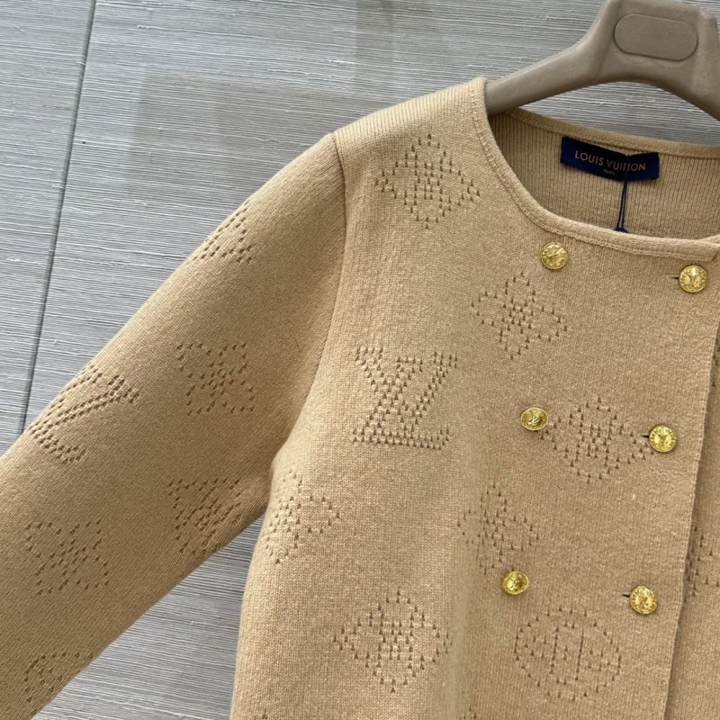 l0vis Vvtt0n outwear